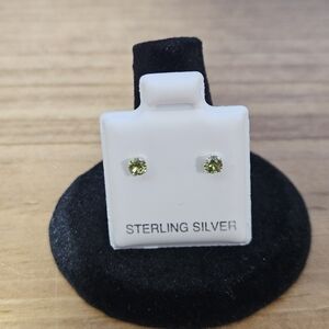 36. 925 Sterling Silver Peridot Earring